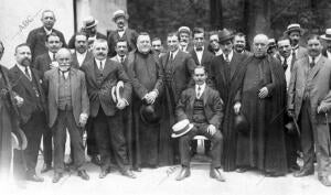 El director De "el acreedor del Estado", D. Manuel López Peña (X), con los...