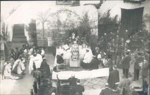 Misa Celebrada por el arzobispo en el patio de la cárcel con motivo de la...