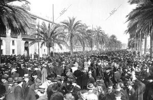 La manifestación Realizada en el paseo de colón Esperando la salida de la...