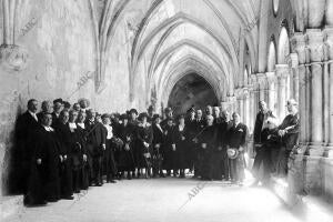 Grupo de Congresistas Acompañados de M. Paul Larre, representante del ministro...