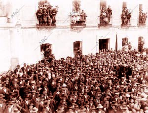La junta Directiva, con las Autoridades y Concurrentes A la inauguración del...