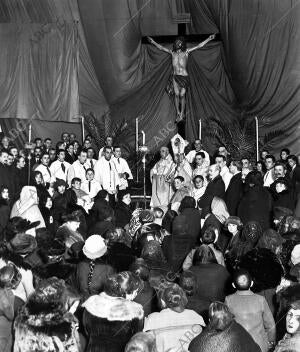 Solemne descubrimiento de la imagen del santo cristo de la Agonía, copia de la...