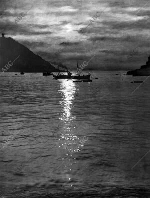 Un efecto de Luna, en la bahía de san Sebastián