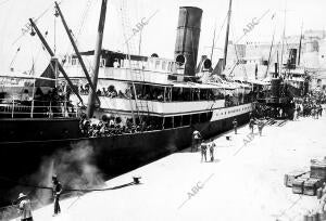 Llegada de Refuerzos aspecto del muelle al atracar los Vapores Ultimamente...