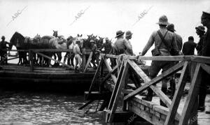 Movimiento de Tropas la brigada de Husares de la Princesa al Atrvesar la bocana...