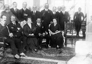 Reunión Políticaalmuerzo celebrado en casa de los Vizcondes de Escoriaza, en el...