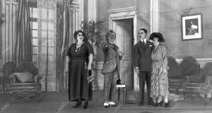 En el teatro de la comedia una escena de la Obra, de paso y Rosales, "Melchor,...