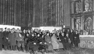 Los Excursionistas Madrileños que Concurrieron A La "noche Toledana" Oyendo los...