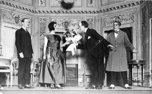 Una escena del Vodevil "Faltan cinco Minutos", Estrenado Anoche