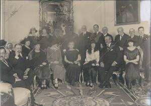 Concurrentes A la recepción Celebrada ayer tarde en honor del insigne poeta...