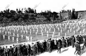 En el estadio del metropolitano los Niños de las Escuelas Municipales durante...