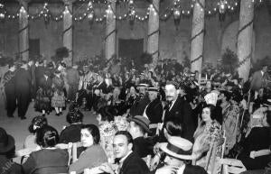 Un aspecto de la verbena celebrada en el Palacio de Carlos V por el Centro...