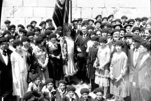 Bendición de la bandera de La "coral Zamorana", de la cual Fue madrina la esposa...