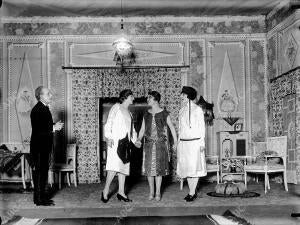 En el teatro Eslava un momento de la comedia en tres Actos, "Aventura", original...