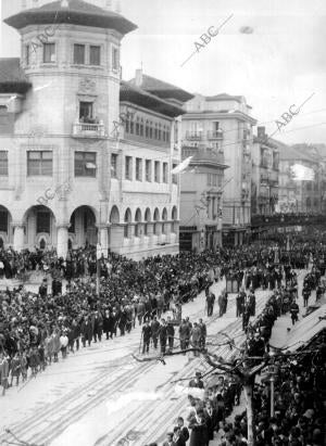 La procesión de jueves santo A su paso por la ribera