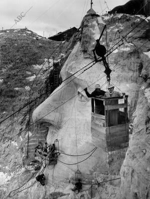 Obras de construcción del monumento en homenaje a los ex-presidentes de los...