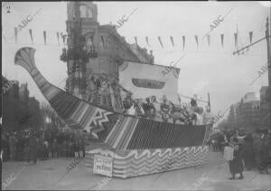 Carroza "la nave de Putifar", en el carnaval de Barcelona de 1929