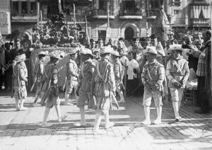 Procesión de la Inmaculada - los Seises Bailando ante la imagen de la inmaculada...