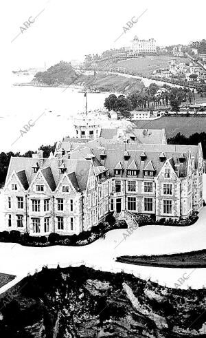 Vista de los Exteriores del palacio real de la magdalena en Santander