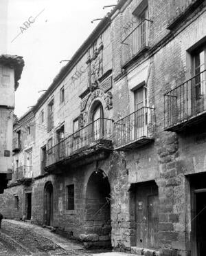 Antigua y Típica calle de Odreros A la derecha el arco del postigo en el pueblo...