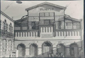 Fachada del teatro Olympia de Linares, Explotado por la colectividad de Obreros...