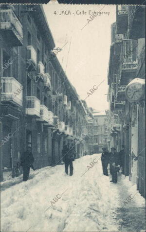 Jaca. La calle Echegaray Nevada