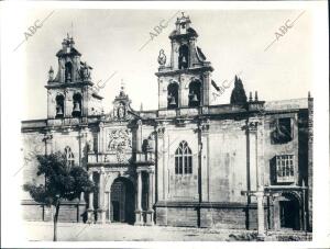 Fachada principal de la colegiata de santa María de los Reales Alcázares