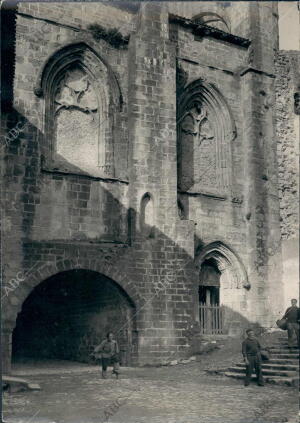 Un detalle de la Iglesia, con su Tunel para ir al puerto