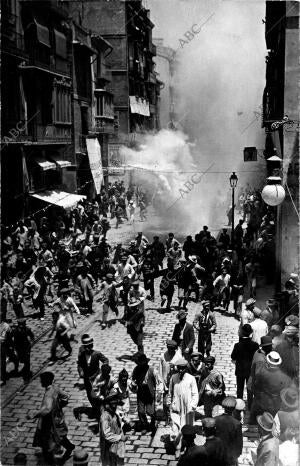 Paso de la Misma por la calle de san Vicente - -fecha Aproximada