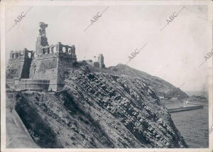 Monumento A Juan Sebastián Elcano A la entrada de Guetaria, obra del escultor...