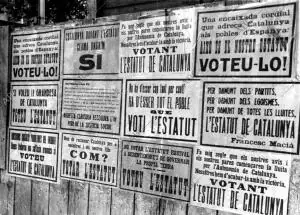 Propaganda a favor del Estatuto de Autonomía de Cataluña: vallas de las calles...