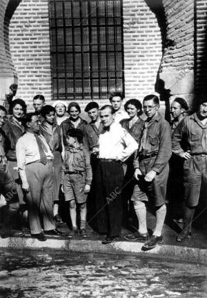 Grupo de Estudiantes Alemanes que Visitan España en viaje de Estudios al salir...