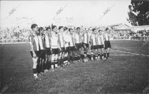 Jugadores del equipo del hércules de Alicante F.C del estadio Bardin durante la...