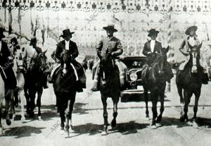El tradicional paseo de Caballos en la Feria de abril de 1933 -fecha Aproximada