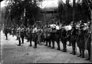 Revista de una bandera del Tercio, en los Sucesos Revolucionarios de octubre de...