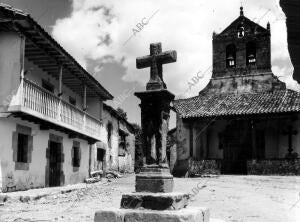 Vista de la plaza del pueblo Saro (Cantabria)