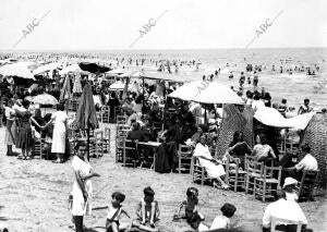 (CA.). La playa de Valencia en los años 30