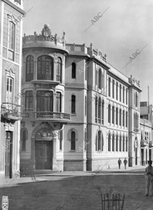 El nuevo edificio de Correos y Telégrafos, que ha Sido Inaugurado Recientemente