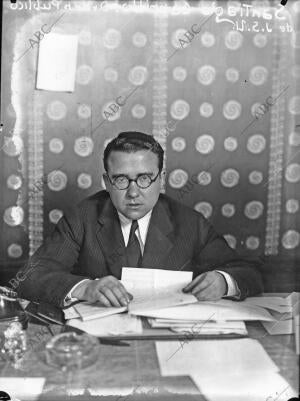 Santiago Carrillo, consejero de orden Público, en 1936
