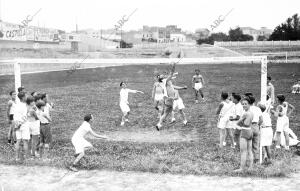 Un entrenamiento del Real Madrid en junio de 1936, poco antes de disputar la...