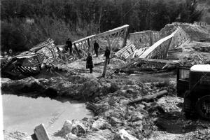 Puente Destruido en las Cercanías de Madrid