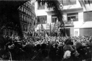 Una vista del descubrimiento de la placa que Rotulaba la plaza de la generalidad...