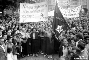 Gran manifestación de Mujeres Valencianas, de adhesión al pueblo de Madrid, que...