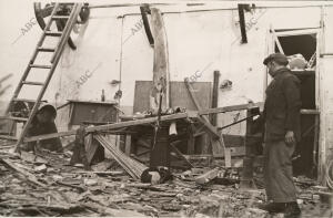 Un taller donde Cayó una bomba de la Aviación, Matando A su Dueño, cuyo perro no...