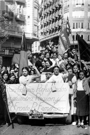 Grupo de Mujeres del comité popular femenino que Postularon en Valencia en favor...