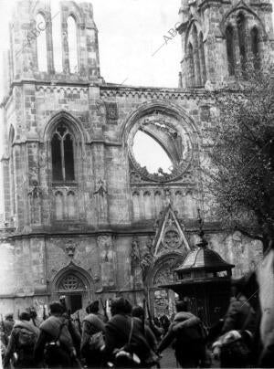 La iglesia de san Miguel, en Gijón, casi en Ruinas, cuando Entraron las Tropas...