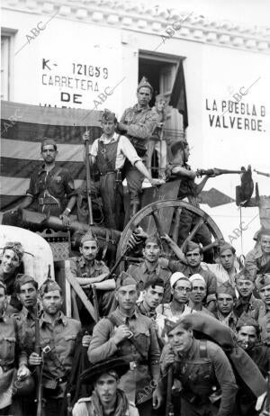 Pieza de artillería en Valencia con sus Servidores Preparados para la toma de...