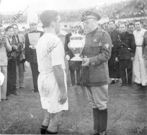 El general Moscardó presidente del comité olímpico nacional de Deportes, entrega...