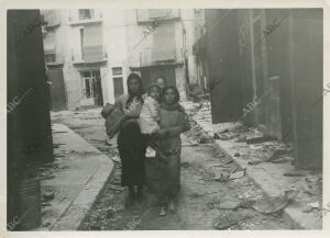 Familia de Tortosa regresando a su hogar