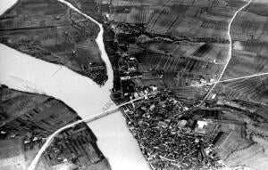 Vista Aérea del pueblo mora del Ebro (Tarragona)